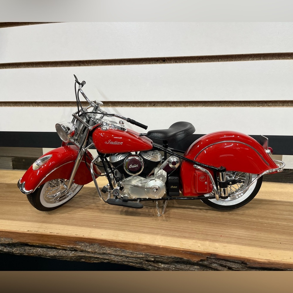 1948 Indian Chief die-cast motorcycle - Picture 3 of 11